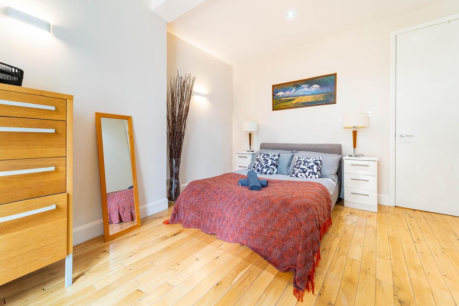 Spacious Apartment With A Balcony In Prime Location In Farringdon London Exterior photo